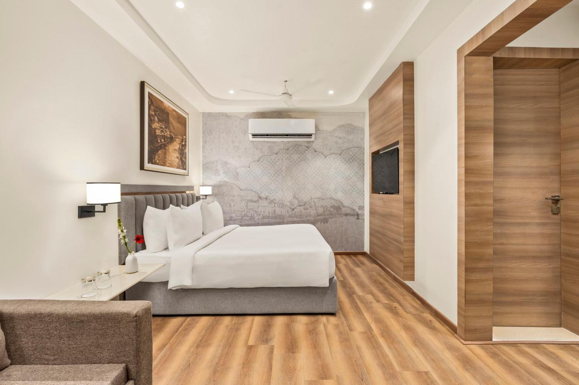 Country Inn Ayodhya - Opposite Airport Esterno foto