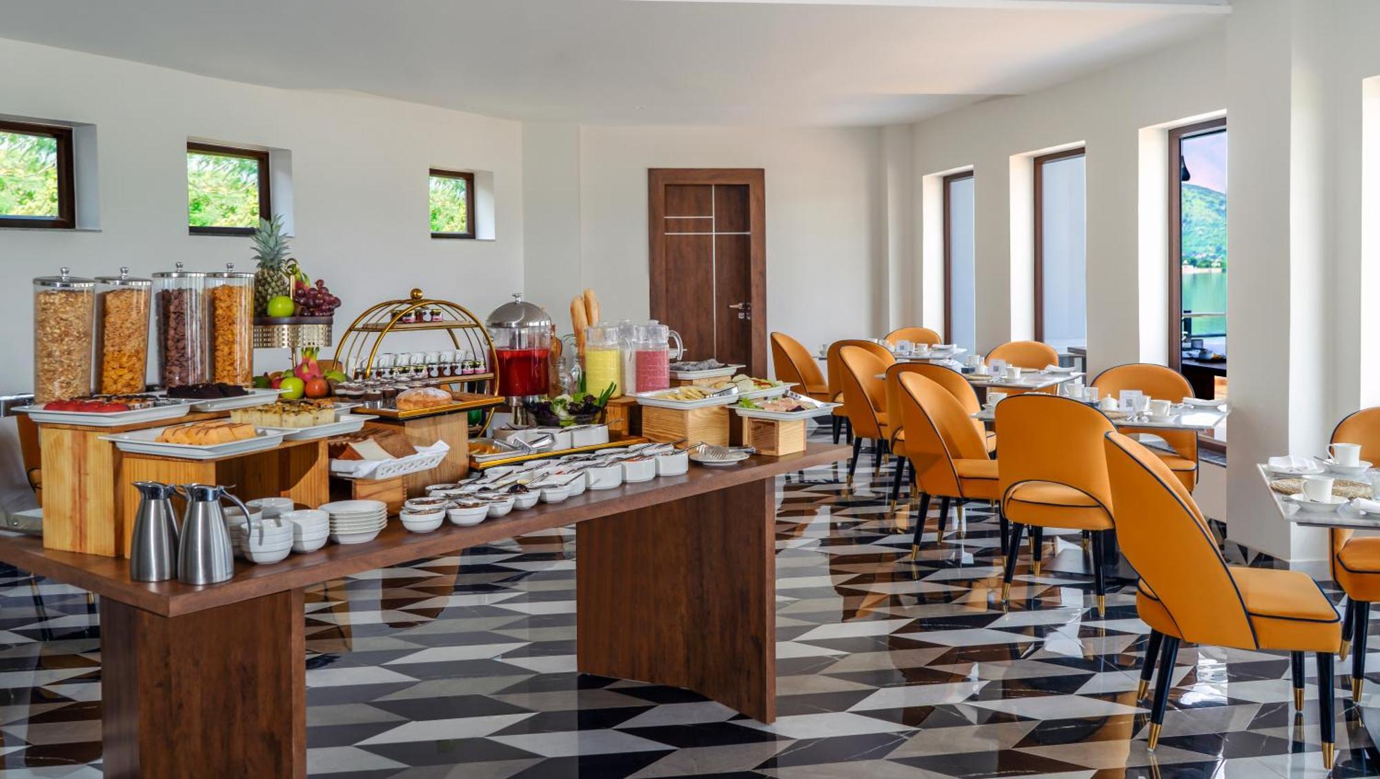 Country Inn Ayodhya - Opposite Airport Esterno foto