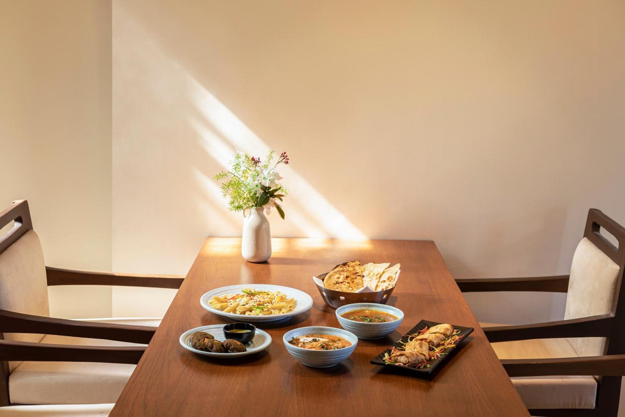 Country Inn Ayodhya - Opposite Airport Esterno foto