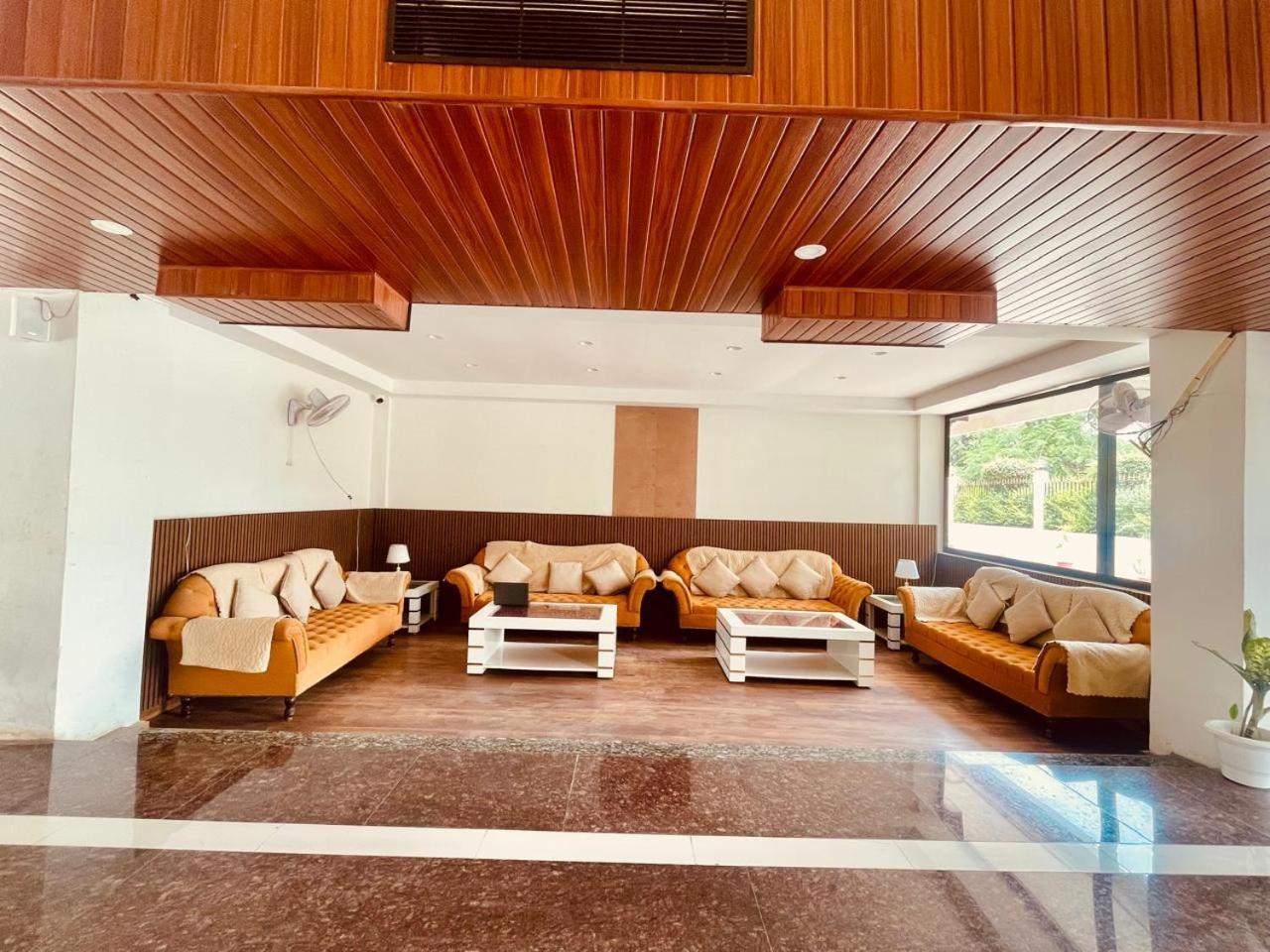 Country Inn Ayodhya - Opposite Airport Esterno foto