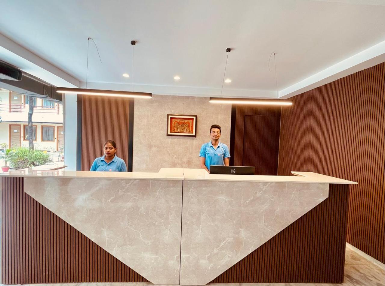 Country Inn Ayodhya - Opposite Airport Esterno foto