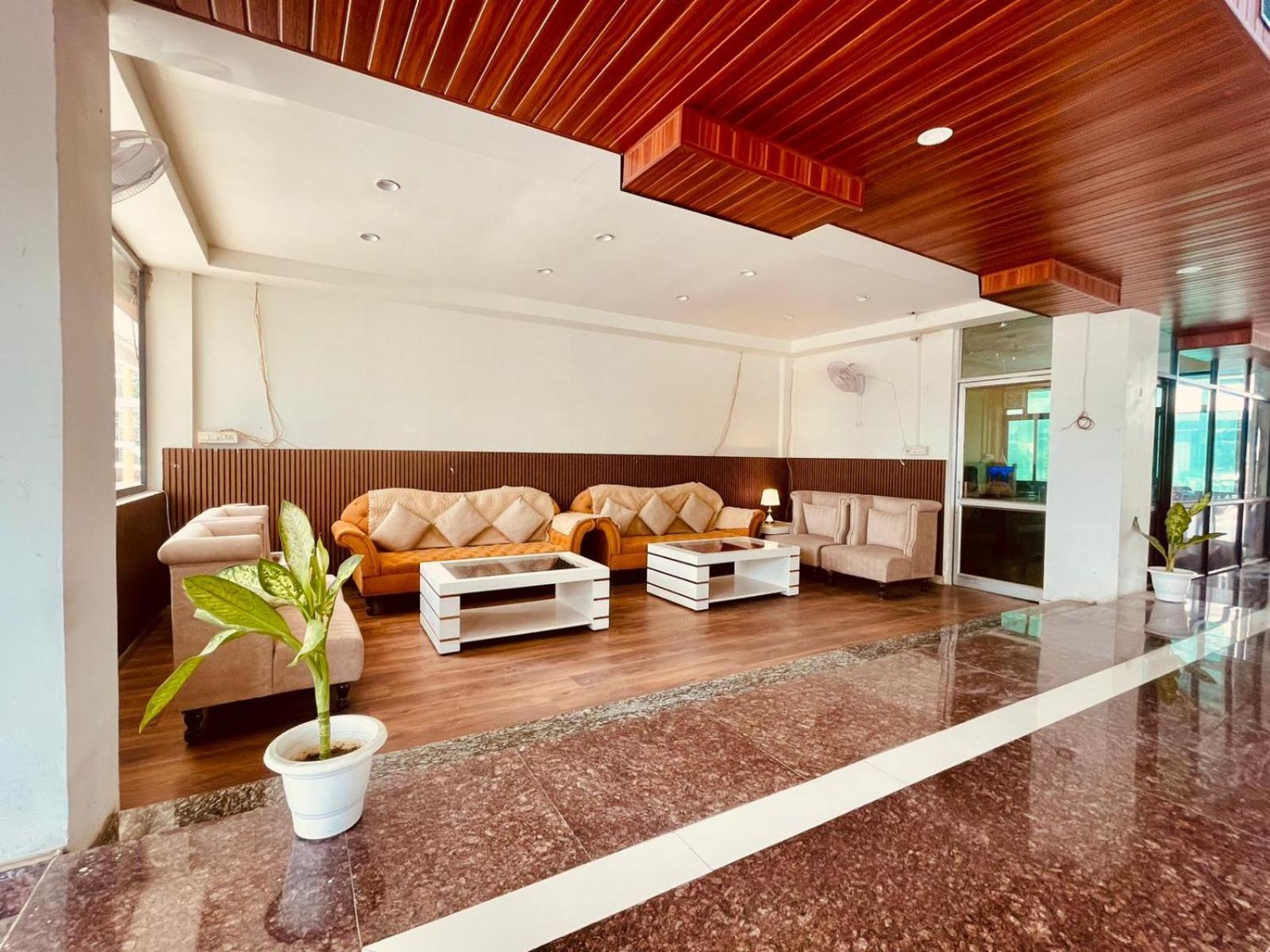 Country Inn Ayodhya - Opposite Airport Esterno foto